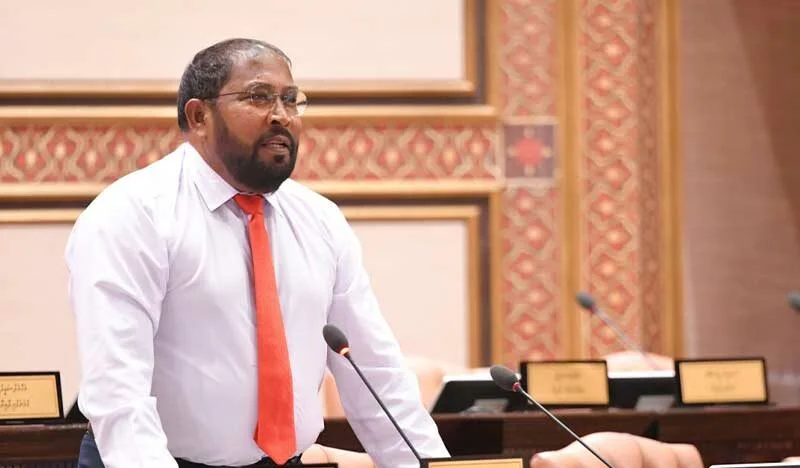 އަތޮޅު ކައުންސިލަކީ، ރާއްޖޭގެ ހާލަތުގައި ކޮންމެހެން އޮންނަށް ޖެހޭ ލޭޔަރެއް ނޫން: ޤާސިމް